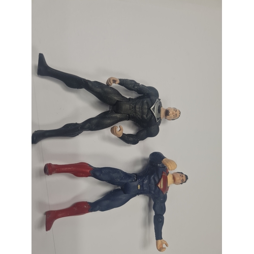 486 - 2 supermans figure