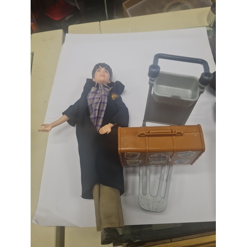 1Q - Large harry potter figure plus others