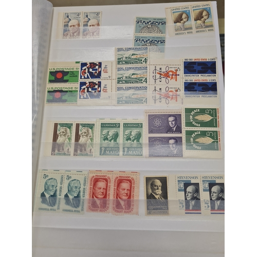 005Q - Joblot of America vintage stamps