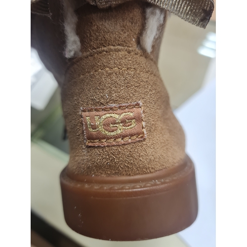 006W - Ugg boats great condition