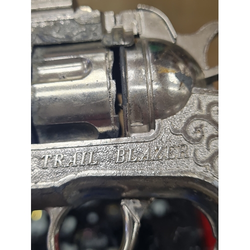 7U - Trail blazer vintage metal gun