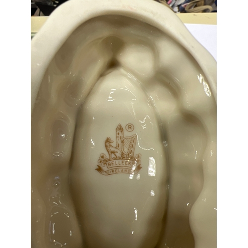 06M - Vintage belleek boat