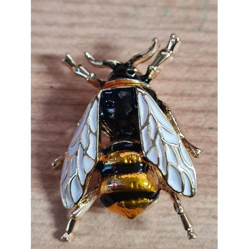 20A - Bumblebee broach