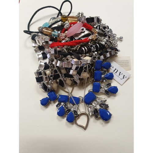 323L - Joblot of Jewellery mostly new