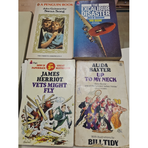 015W - Vintage penguin/pan book lot