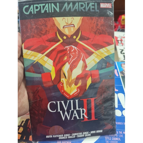 6T - Captain Marvel CIVIL WAR 2 Graphic Novel UK