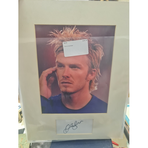 17O - Signed david beckham picture