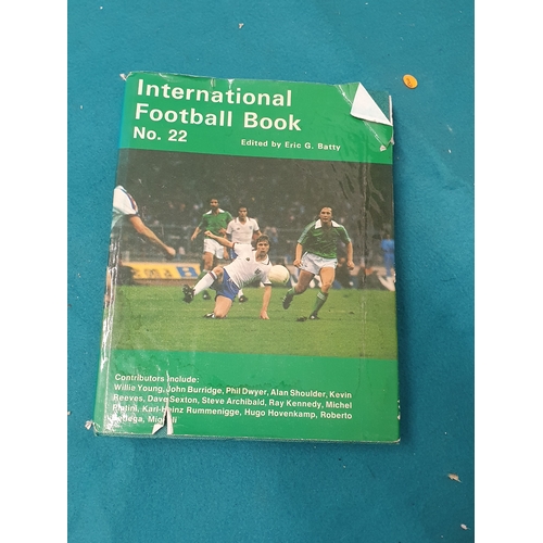 1189 - Vintage International Football Book No.22