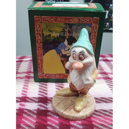 16 - Royal Doulton Walt Disney Classics Snow White And The Seven Dwarfs Bashful Boxed SW16