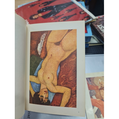 32 - Modigliani nudes