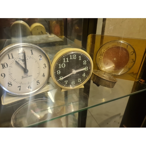 3B - Joblot of vintage clocks and parts