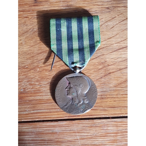 08 - Vintage French military medal