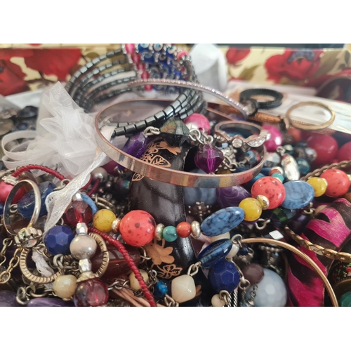 4D - Large lot of jewellery