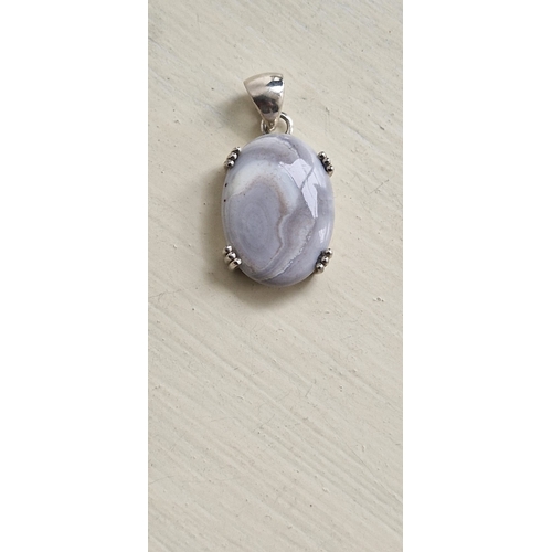 140 - .925 silver agate pendant as new