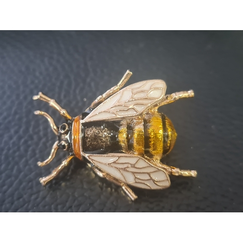 14A - Bubble bee broach