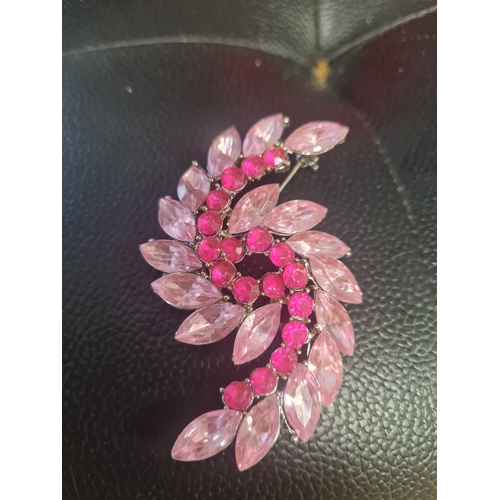 200 - Large flower broach