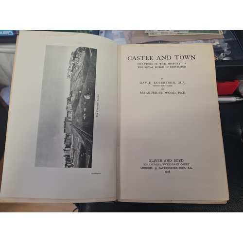 25C - Vintage castle and town chapters in the history of the royal burgh of Edinburgh