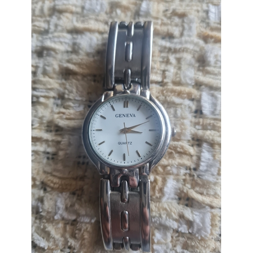 116A - Geneva quartz watch