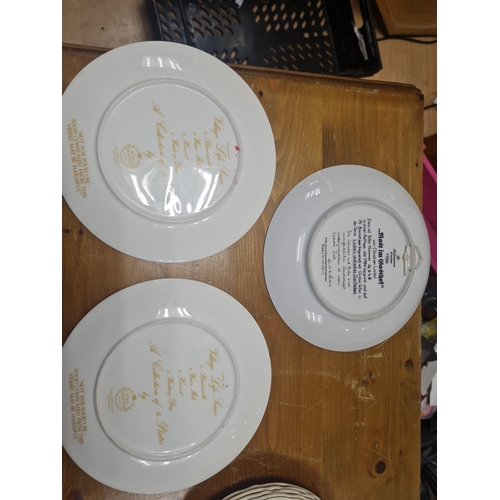 017U - Vintage collectors plates