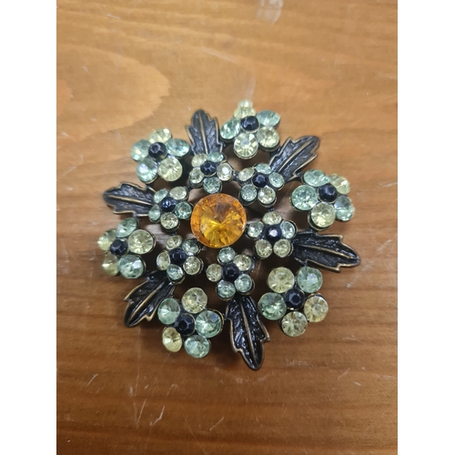 240 - Vintage broach