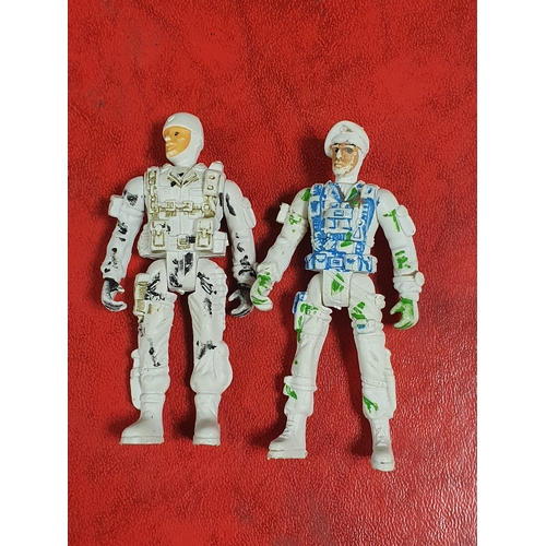 294 - 2 vintage Action figures