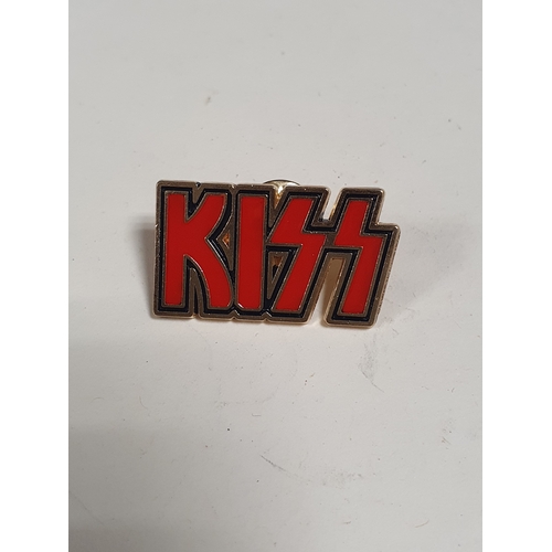 310 - Kiss Badge