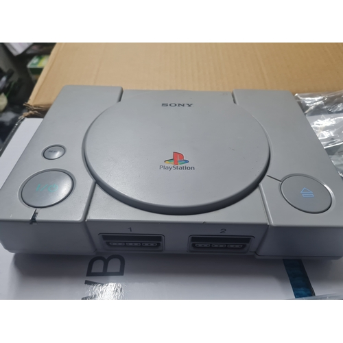 5L - Playstation 1 console working