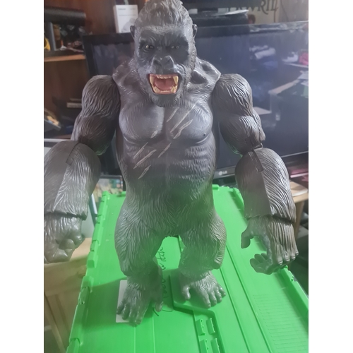 3Y - Large king kong figure