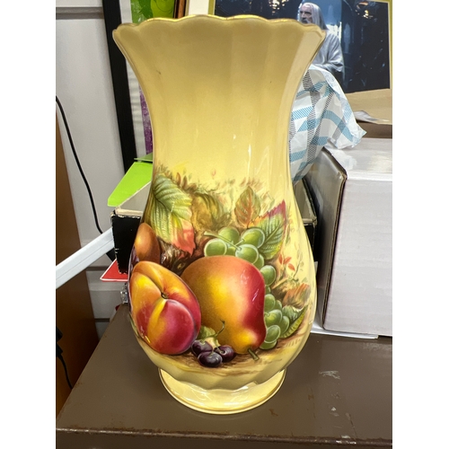 7U - aynsley orchard gold large vase

Relisted due to non payee