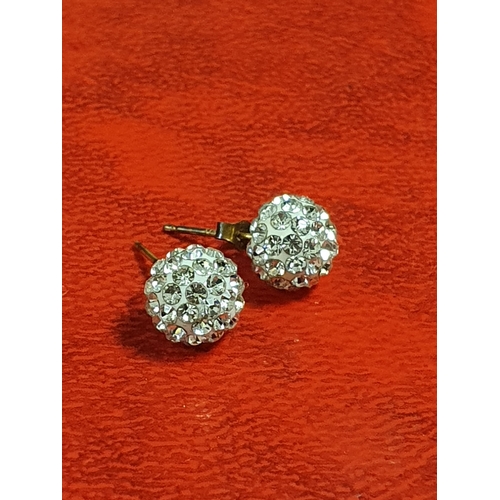 6F - Beautiful 9ct Gold Earrings