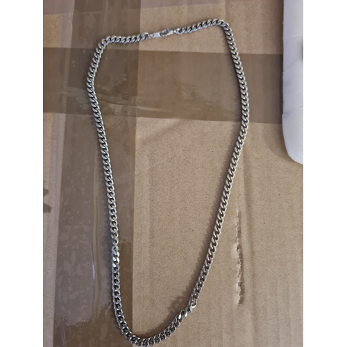 5J - Heavy duty gents chain stamped 

Doesn't stick to magnet