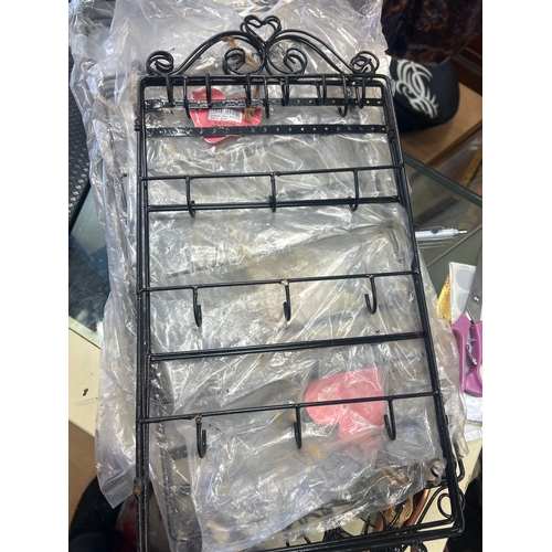 063A - Jewellery stand joblot