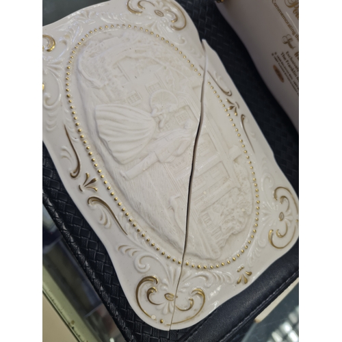 017S - Franklin mint jewellery box needs repaird