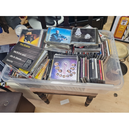 6V - Huge lot of cds