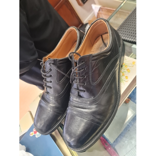 67B - Clarkes size 9.5 excellent condition