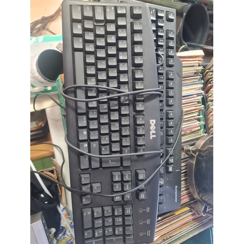 047A - 2 keyboards