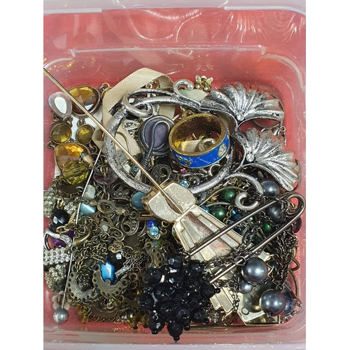 16 - Box of mixed jewellery