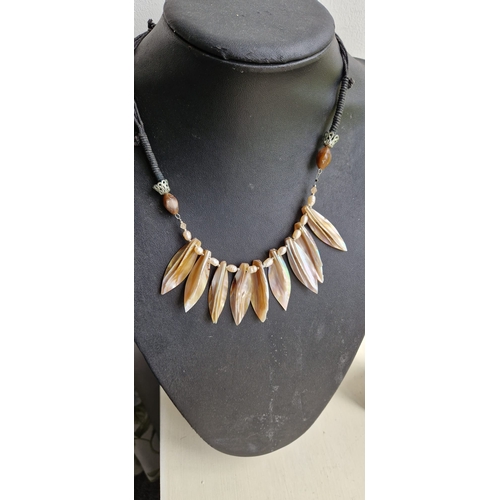 04U - Vintage mother of pearl necklace