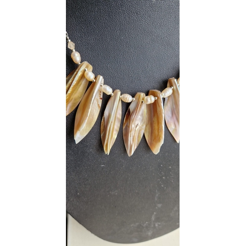 04U - Vintage mother of pearl necklace