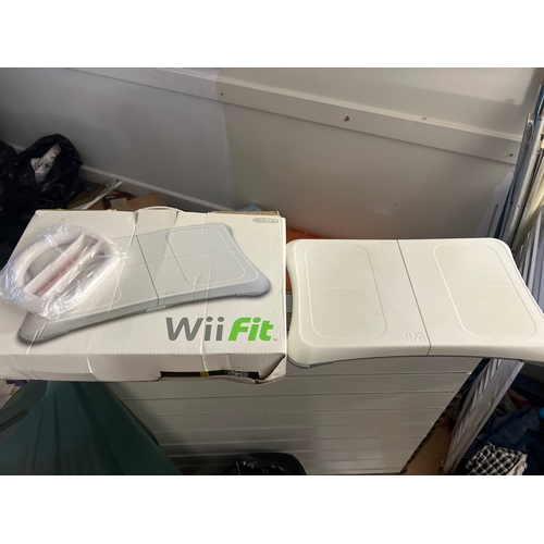 88J - Nintendo Wii fit board box