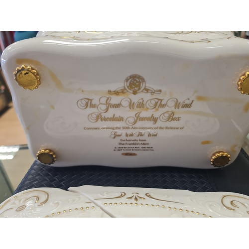 300 - Franklin mint jewellery box needs repaird