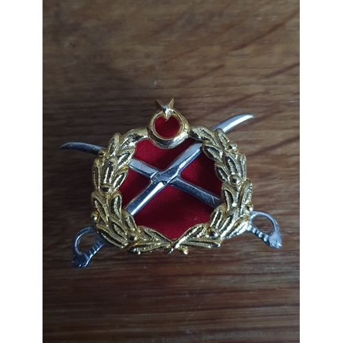 386 - Vintage Military medal/badge