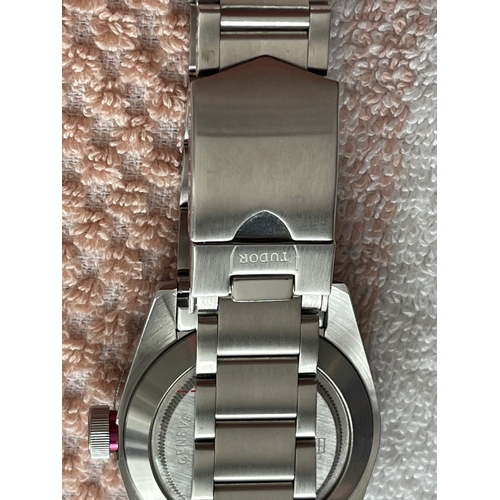 018O - Gents heavy duty watch 

Untested