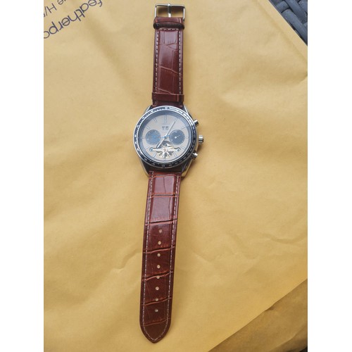 4J - Gent hd watch with brown strap 

Untested