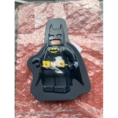 06V - Collectors Batman tin