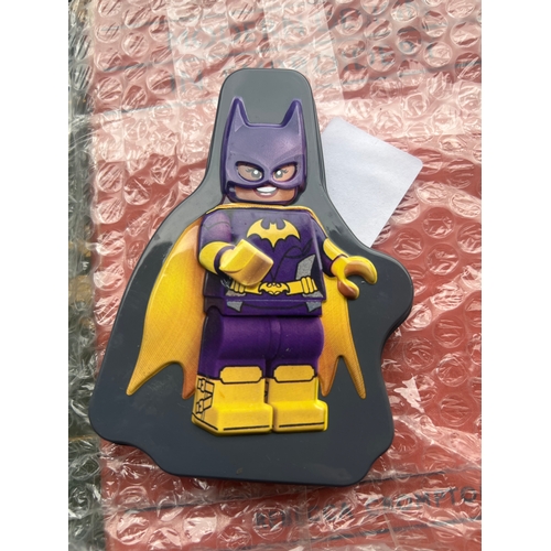 06V - Collectors Batman tin