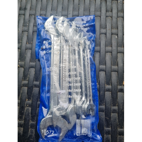 17D - Set of new wrenches