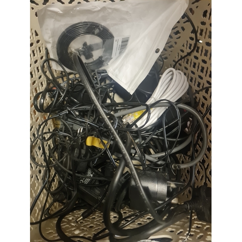 364 - Large lot of computer leads etc