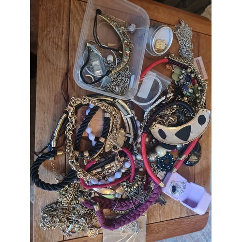 3W - Huge lot of vintage jewellery