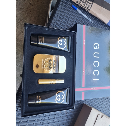 001P - Boxed perfume gift set